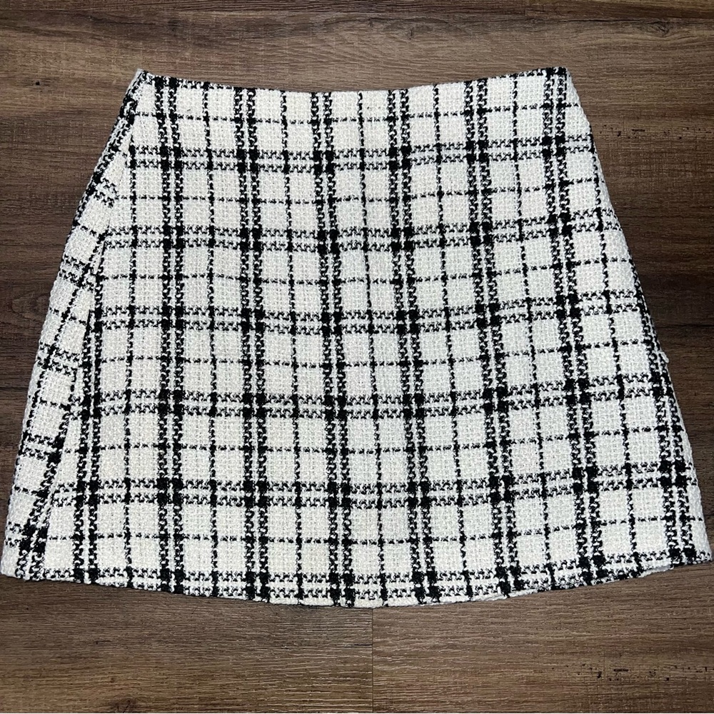 Lulu’s Black & White Fall/Winter Mini Skirt